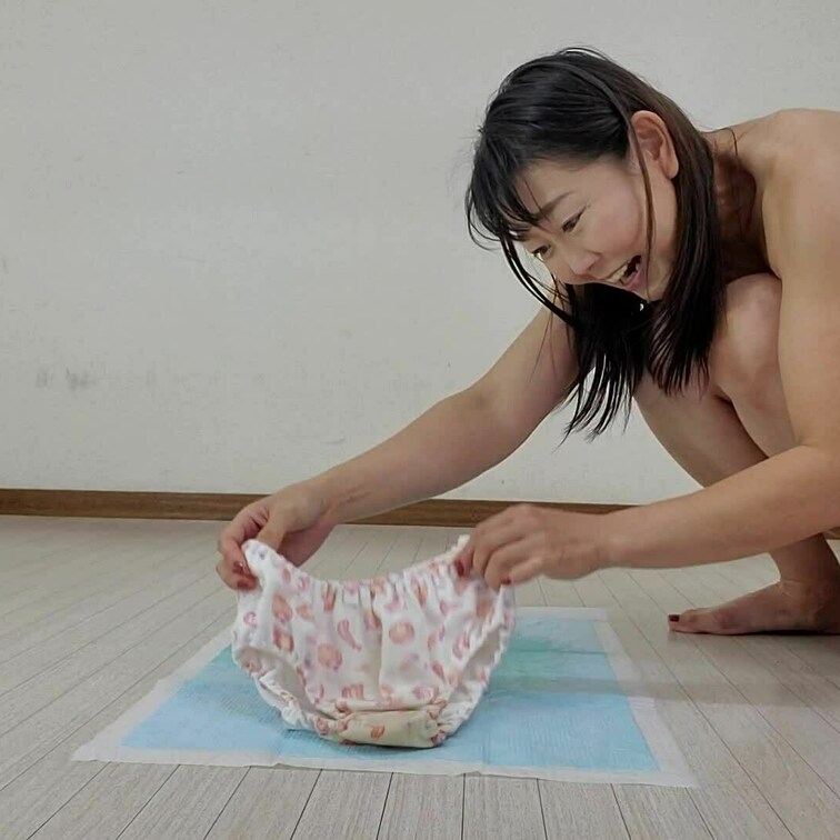 いっぱい出して
ビショビショになった💦

おパンツも重たくなってる！

ぐっしょりしたコットンパンツ
おしっ