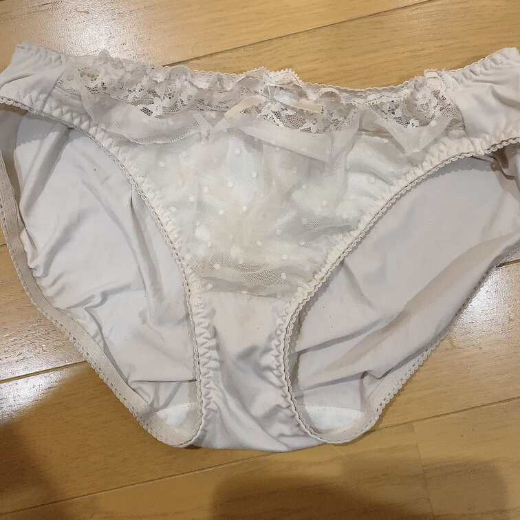 今日のパンティーはすごくムラムラしちゃう匂いしております😍
まんげちゃんもいました❤️