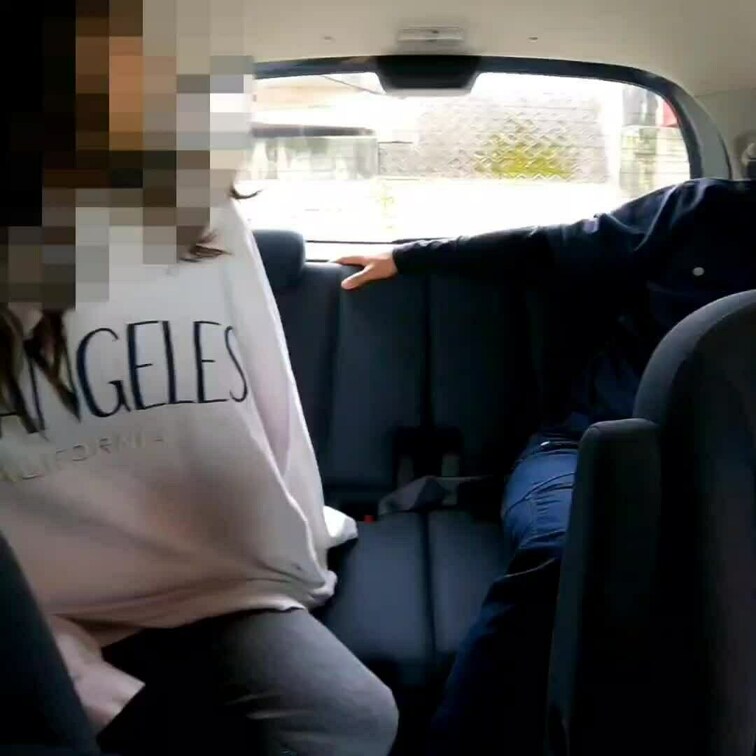 ぽっちゃり美人が河川敷で仕事サボってた男性を連れてきて車内で3Pフェラ抜き。
詳しくはこちらから↓↓↓↓

htt
