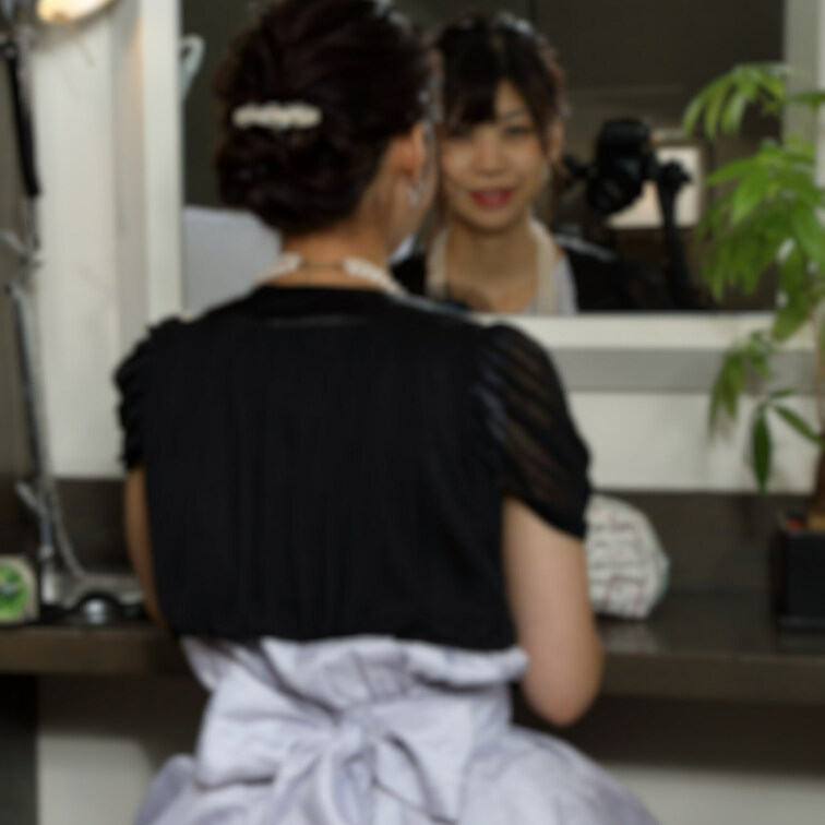 #004_AN 「結婚式帰りに大放尿」(23ページ)
お友達の結婚式に参列した後、Ekusiadの変態撮影に立ち寄