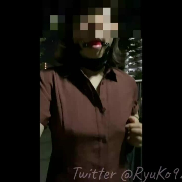 🍎露出散歩🍎

マスクの下は猿轡…

話しかけられたらバレちゃいますね。
ドキドキ楽しかったです🍎