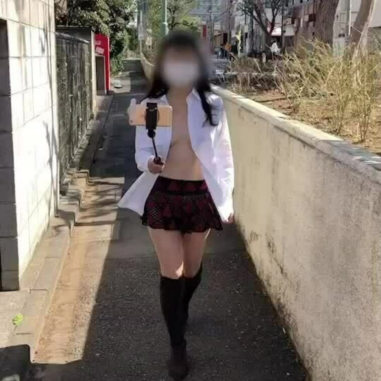 自撮りで散歩-2-
夏夜と遊びたい方は、ぜひコメント下さい。
もしくはX (Twitter）のDMを下さいね！
