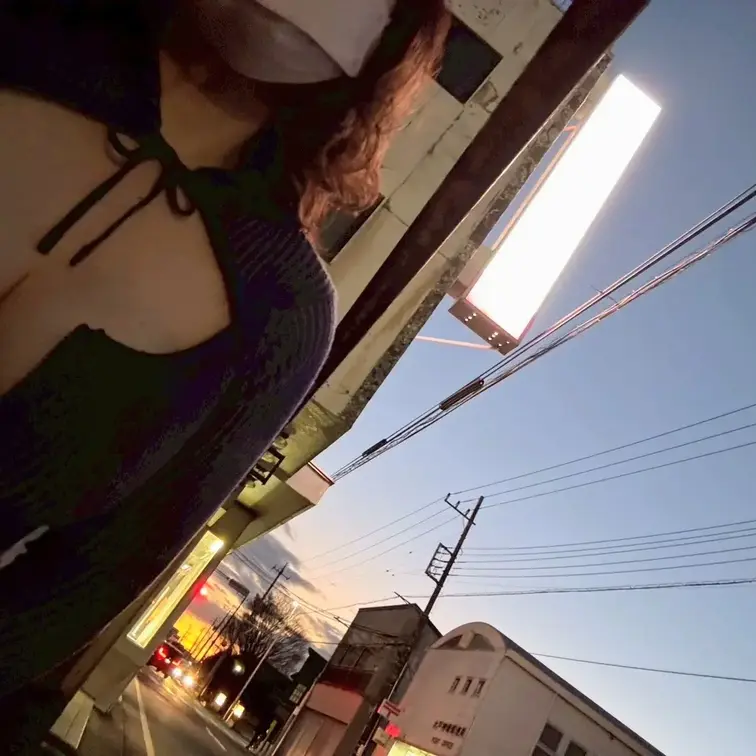 ♥️露出♥️茨城露出　後編は。。。

映画鑑賞に行ってきました
REDが好きなジャンルの映画です
皆さんと一緒に