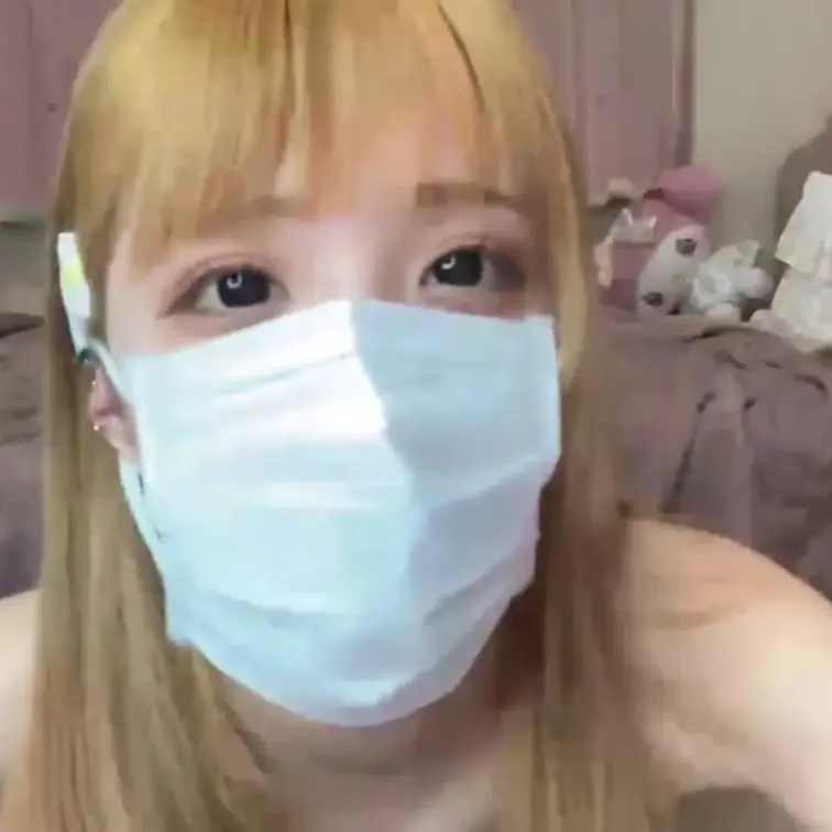 【みれい 20 歳】

みれいさんのライブ配信動画です
生ライブ配信だと、1 回の有料配信を視聴すると、おおよそ平