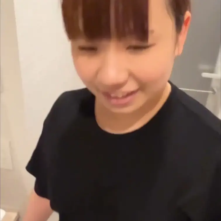 痴女教師との洗面台SEX動画は明日公開します。。
見たい人はいいねとコメントで教えてください^ ^