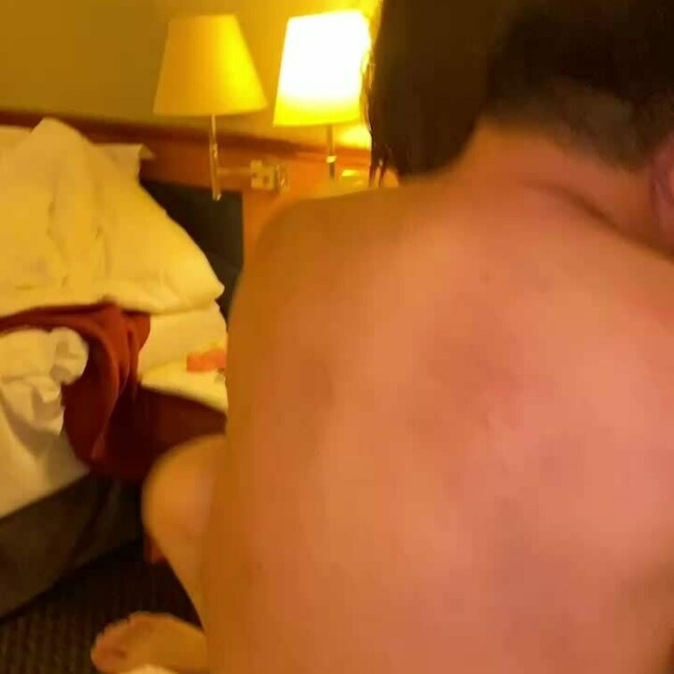 旦那の目の前でのラブラブ浮気SEX。
お気に入りの単独さんなので妻もラブラブを楽しんでます。
私のことを見ては感じて