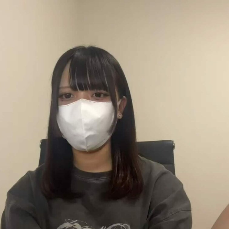 【りん 18 歳】

りんさんのライブ配信動画です
生配信 だと、1 回の有料配信を視聴すると、おおよそ平均 5,