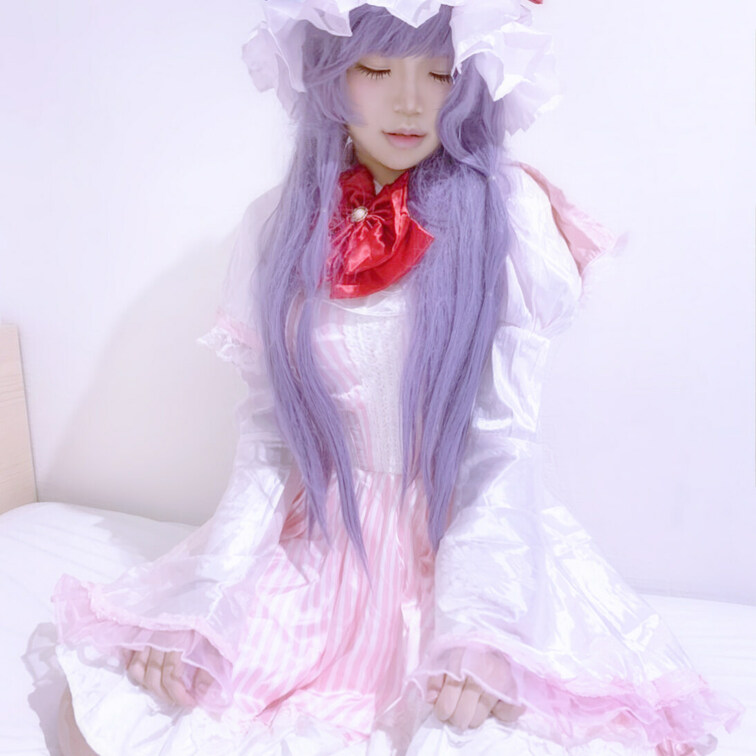 サテン衣装のコスプレイヤーにくすぐり

魔法使いのコスプレをしたレイヤーさんにくすぐられました。馬乗りになり脇腹を攻