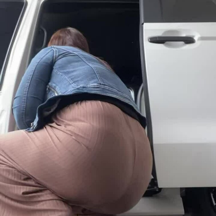透け尻で洗車してみた