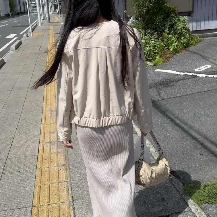 昨日の寝取られプレイです
歩いてホテル行くまでそしてな初めて他人様に会う妻の表情をお楽しみください😊