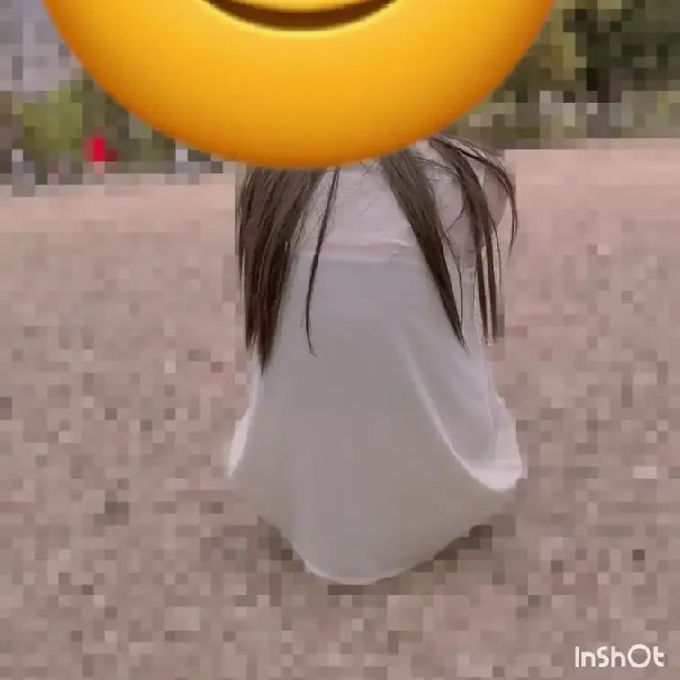 透けちゃってるお姉ちゃん