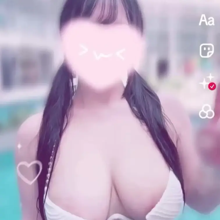 TikTokにスタンプ有りで載せたり、未掲載だったり、ちくぽろあったりの
プールでのビキニTikTok動画7本セットで