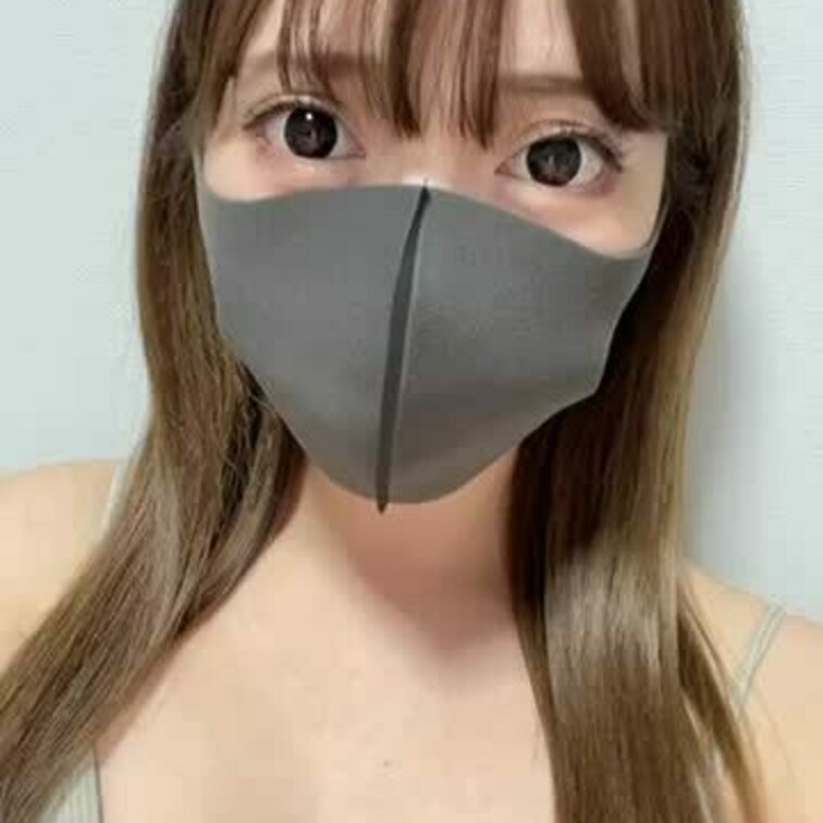 今日はノーブラジムの日🥰
乳首を隠すために絆創膏貼ってみたよ🩹