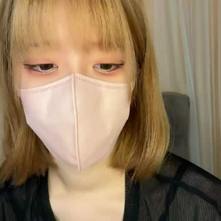 【みれい 20 歳】

みれいさんのライブ配信動画です
生配信 だと、1 回の有料配信を視聴すると、おおよそ平均 