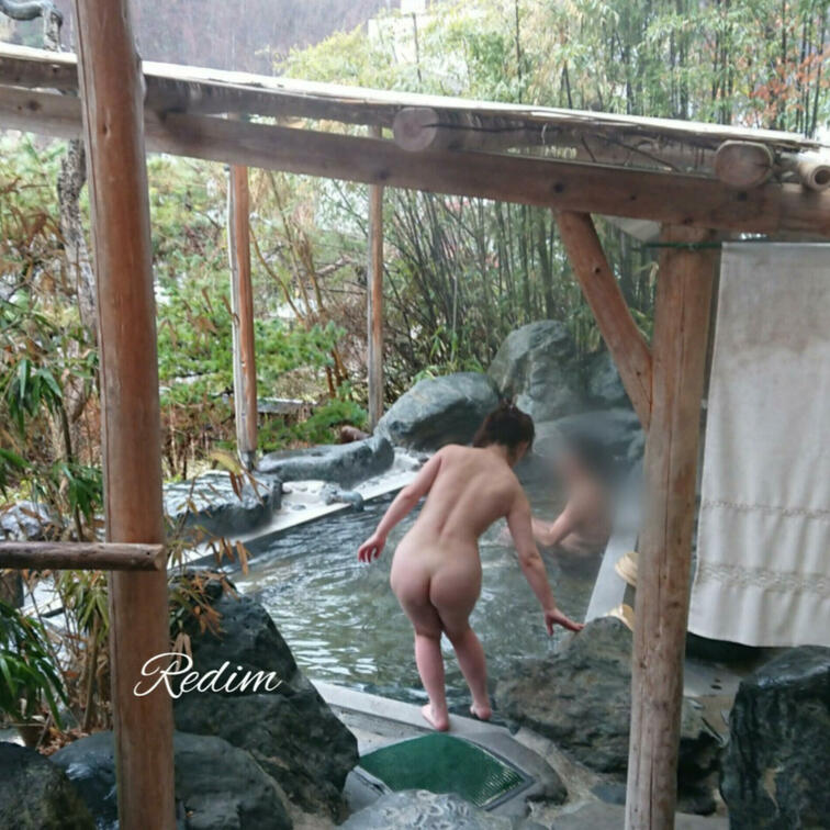 おはよう御座います🎵
混浴温泉に行った時の○○○(^_^;)
一人の男性が気持ちよさそうに入ってる所へ
タオル