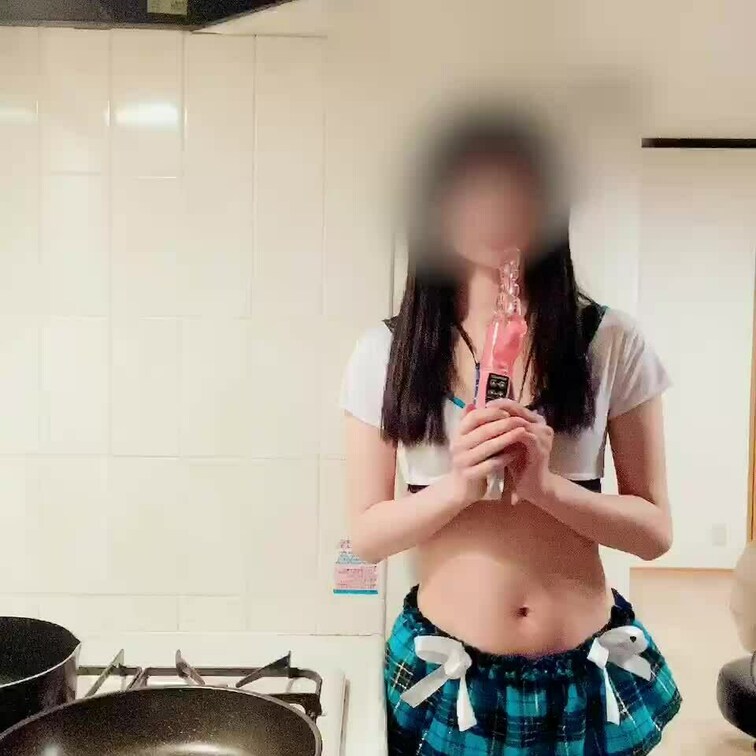 ヨダレいっぱい😢かわいい制服でぺろぺろ❣️ 