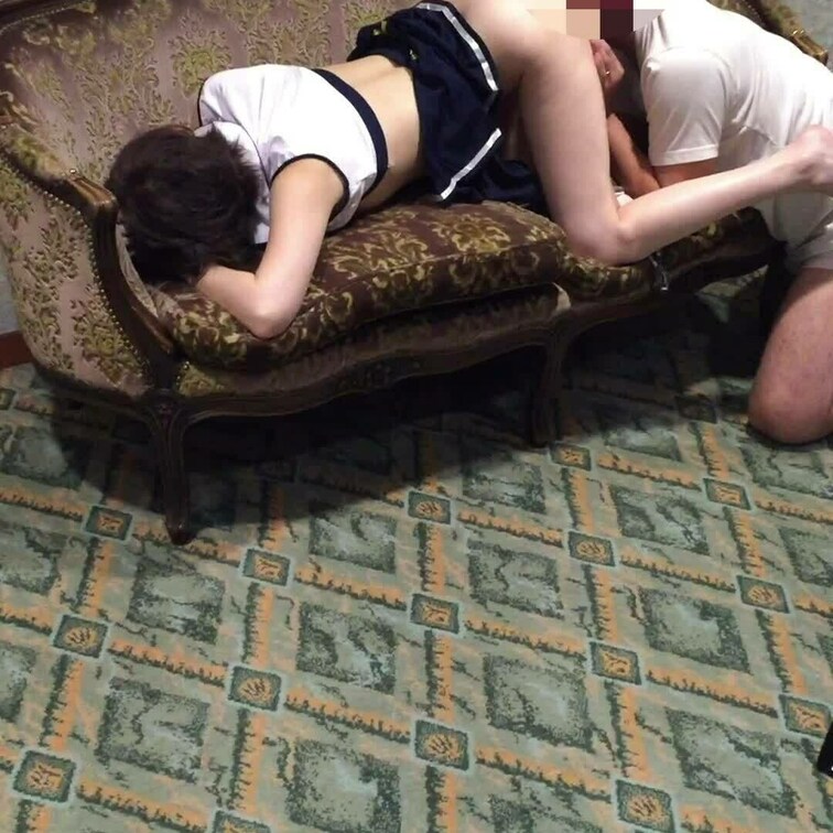 ツイスターゲームで負けた妻に罰ゲーム