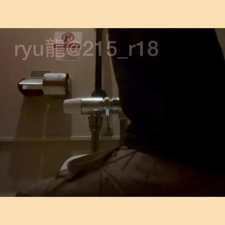 せっかく😭和にはいったのに😭🙏
オシッコの音も、角度もちょいズレてて見えてない？🥺