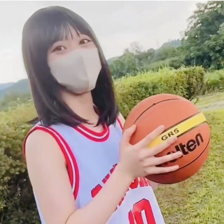 「スラムダンク」赤木晴子ちゃんコス、
ノーブラノーパンでパス練習しちゃいました🏀
短いので１ヶ月無料公開しちゃいます