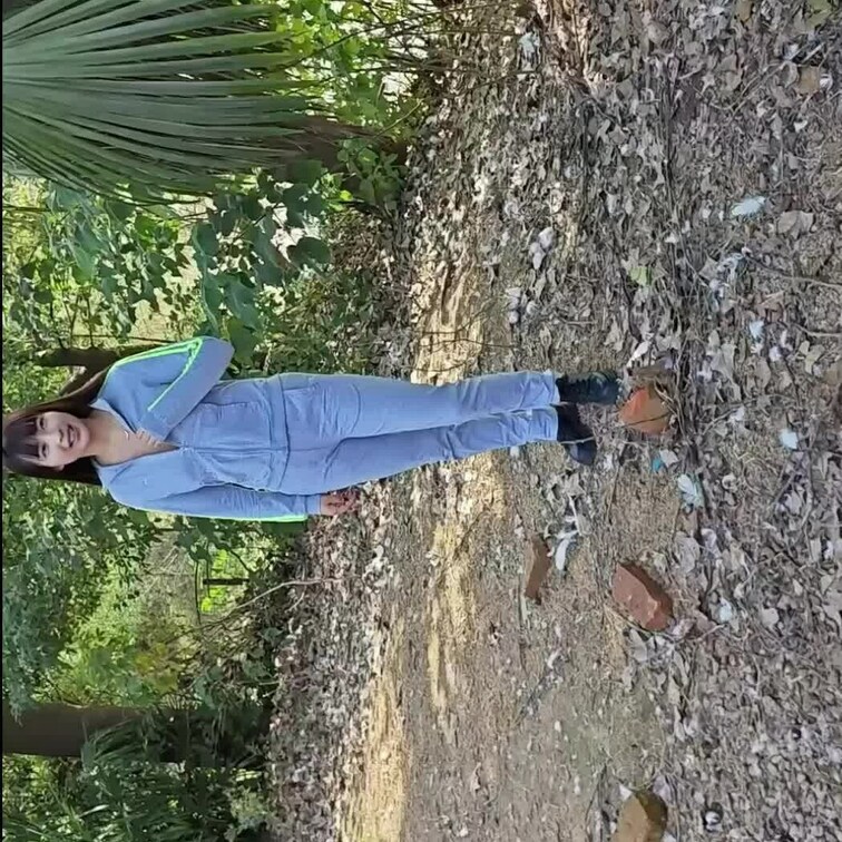近くの森で散歩したんだけど🚶‍♀️🌳🌿 
暑さでパタパタが止まらない😵‍💫💧