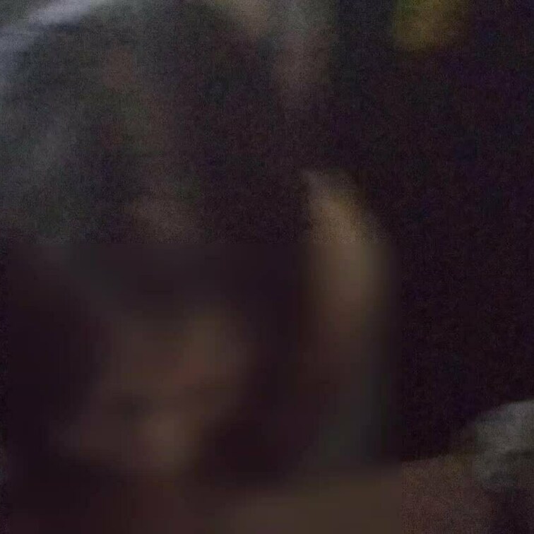 悪友と妻の立体駐車場編です。
目の前を通行人が歩いてたり車が往来してる中、車内で…