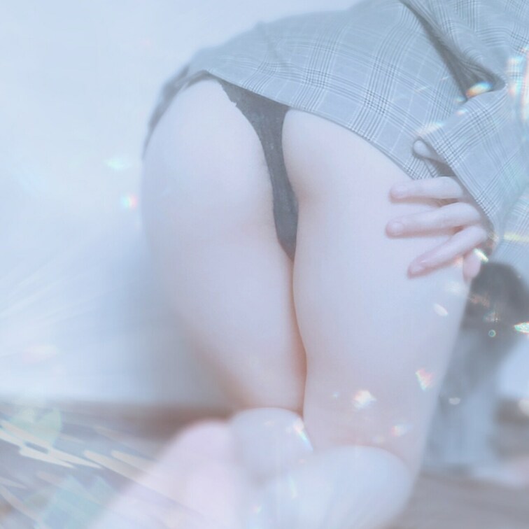 おしりに何かついてるの⁉️(>ㅿ<;;)

わからないから
少し見てもらってもいいかな??(〃>ω<〃)❤