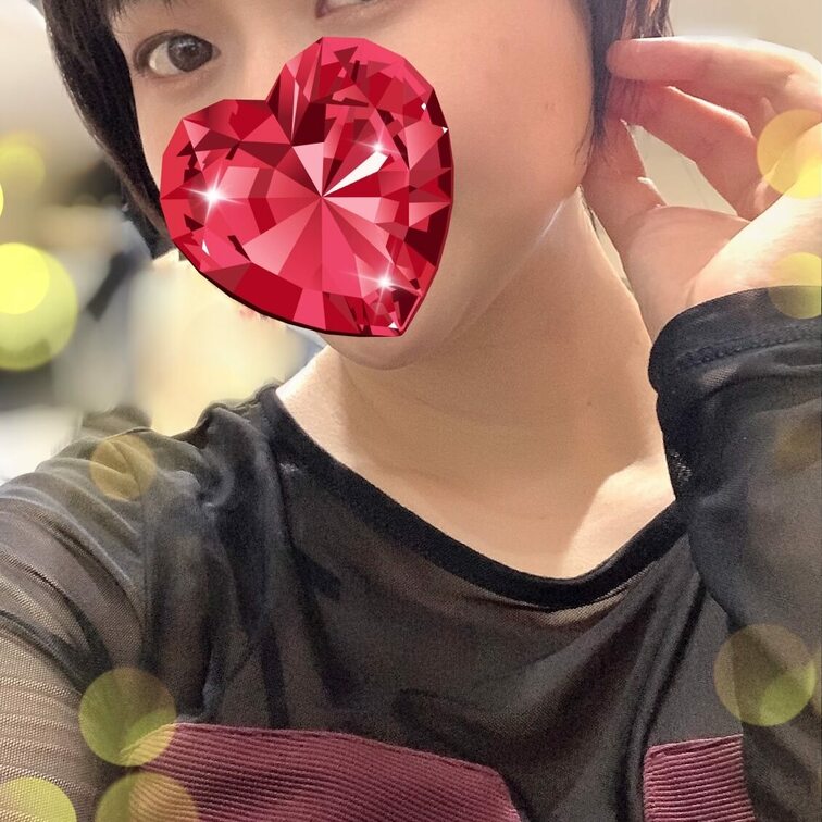 ( *´꒳`*)シースルーもワンピースも好き💕
太ももと黒スト越しのパンチラ画像もアップしたよ✨
↓↓↓
♥️ひざ