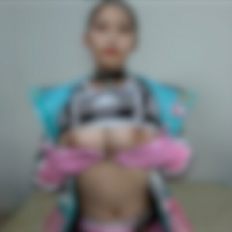 おとは初の顔出しだよう💕

緊張したけど勇気を出してみたよっ！！

えちえちな衣装をなんと3種類用意してみました