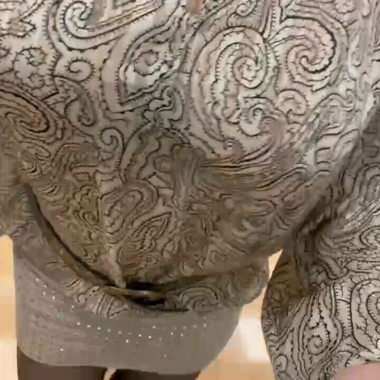 今度は家具売場で
カップレスブラ露出
自撮りする巨乳OL
スカートはこんな感じ