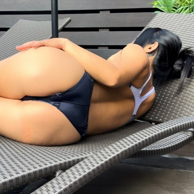競泳水着でホテルプールに行くの巻🤭
暑い日も楽しく♪
この日の他の画像は応援プランに掲載します😉
是非応援にご参加