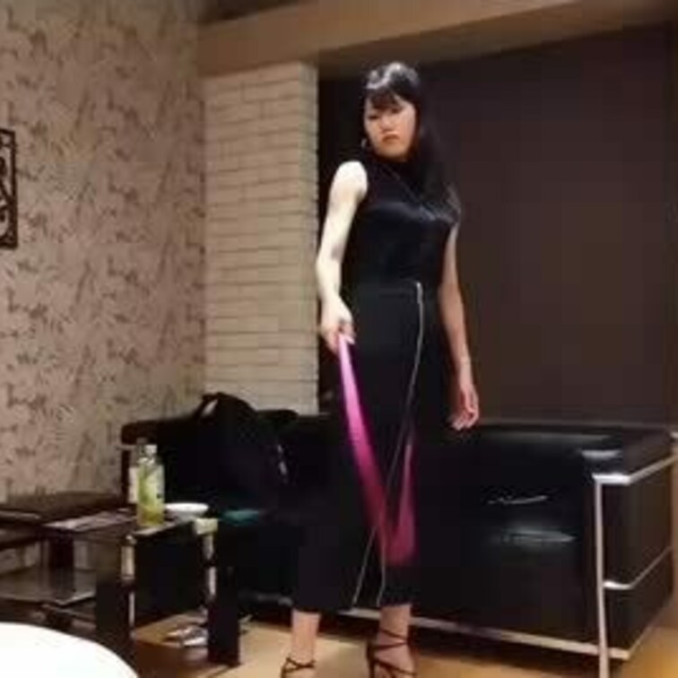北川プロの動画のような無情な鞭を打ちたくて。ひと口に鞭と言ってもいろいろあるよね〜。