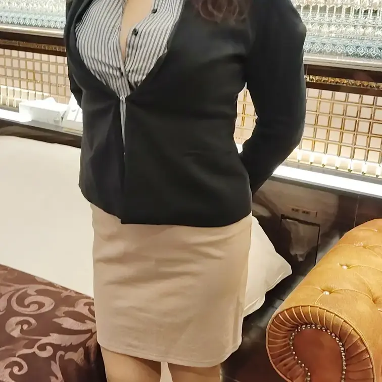♥️露出♥️巨乳OLをHOTELに連れてく

HOTELに入り今日の服装をチェック
一見普通に見えるのだが、なぜか