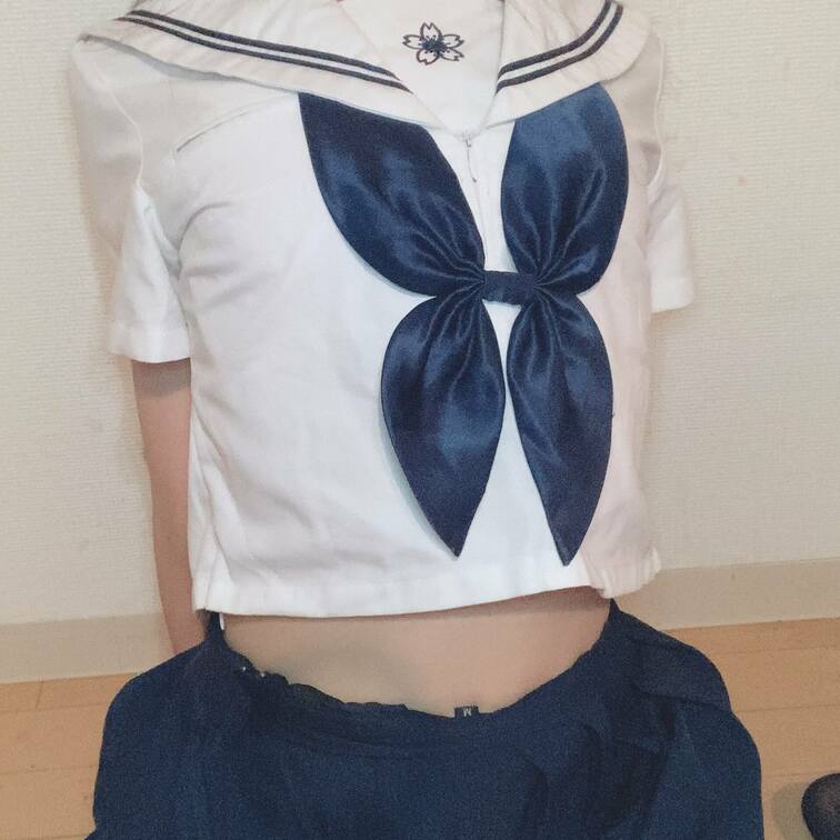 お腹チラ見えしちゃうね…💕
たくさんみてほしい😘
