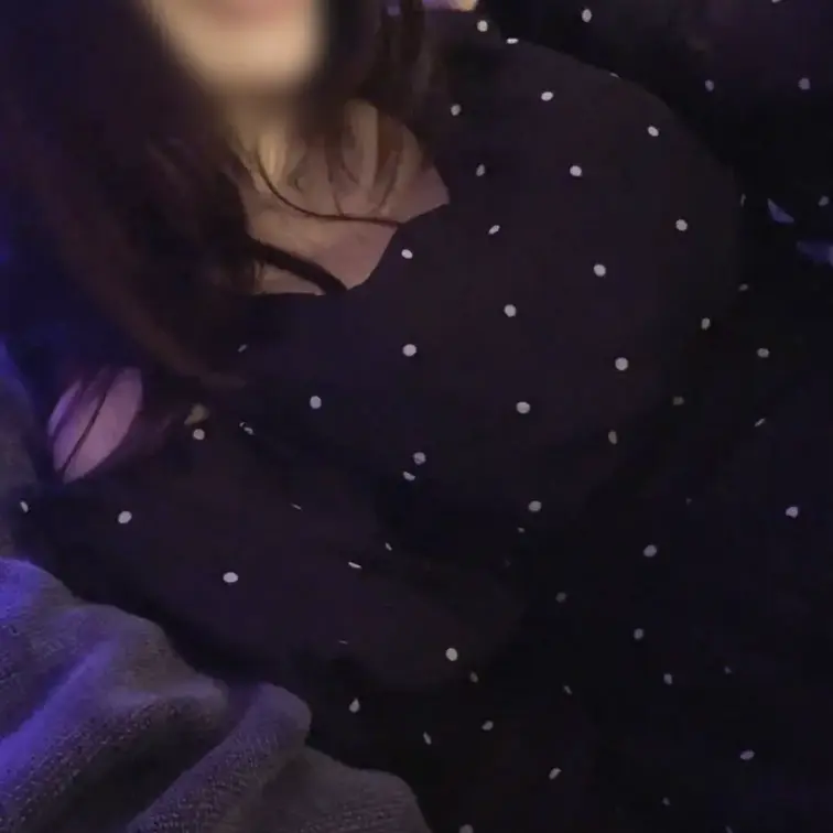 ナンパしたちょっと強気なラウンジ嬢は、撫でるだけで情け
ないアヘ顔ですぐ潮噴きしちゃう雑魚マ○コちゃんでした、、、