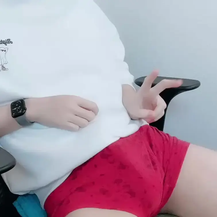 ◻︎Twitterは自撮り多め
感想もDM頂けると嬉しいです
https://twitter.com/ichinos