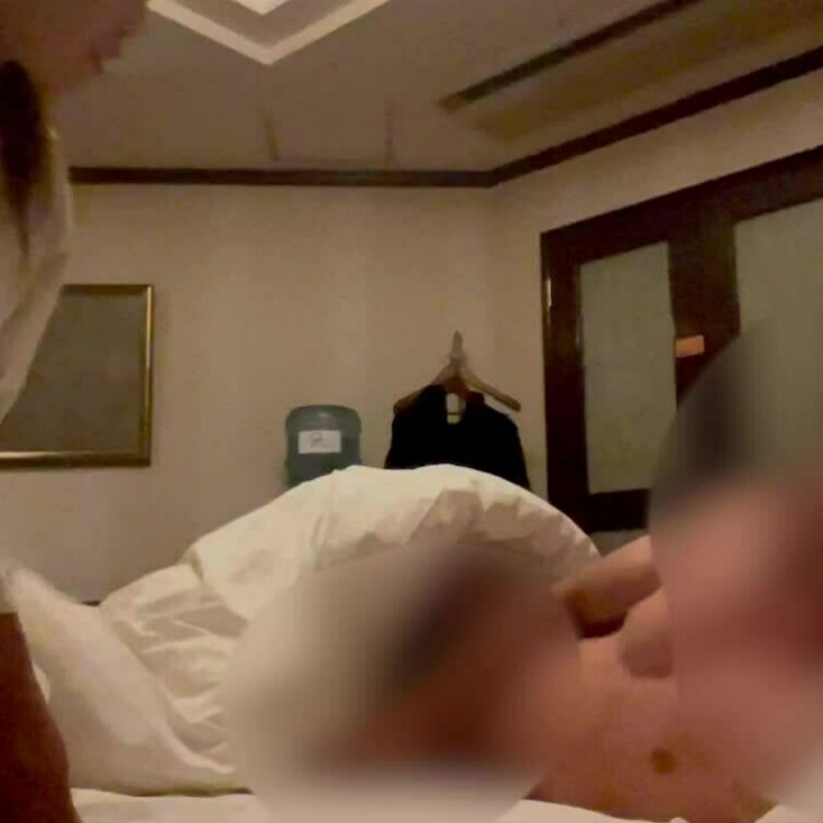 43歳　販売業👩🏻としたやーつ✌️

会う前に抜き用で撮らせてと言ったら良いよと言われましたが部屋の明るさが気になっ