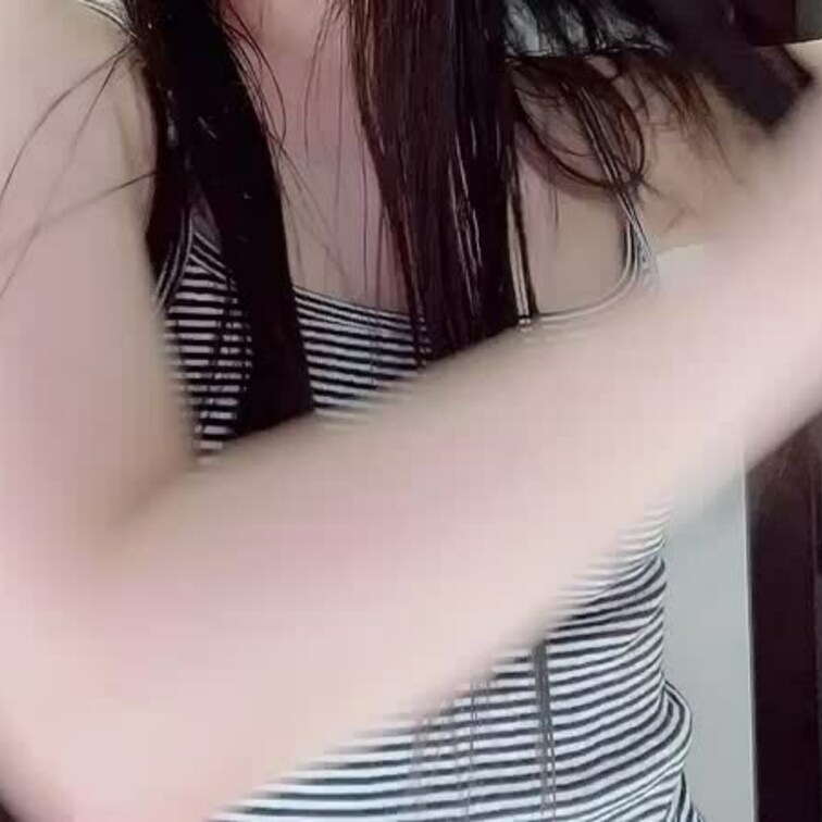 こんばんは、みゆです🌙✨

ドライヤー乾かしてるだけの動画です🍃

たまには日常風景もどうですか？🫢
え、最後