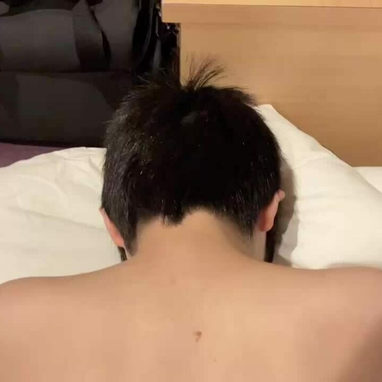 生ちんぽを寝バックで挿入(๑•̀ㅁ•́๑)✧