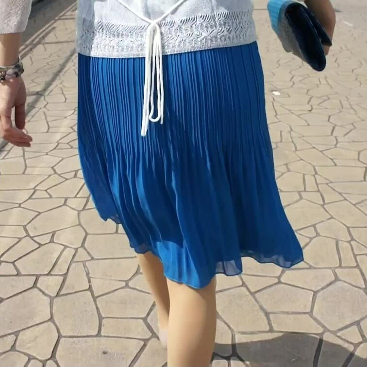 不倫にハマった他人妻さんとの森林公園パンチラ露出デート♪
お洒落で派手な私服が大人女性の色気を漂わせストッキングに包ま