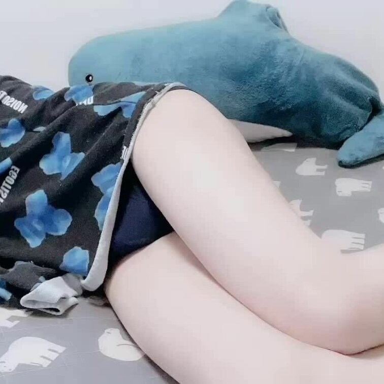今回は「電マでオナニー」しちゃった動画になっています...♡
電マ当てられるとすぐにイッちゃうからヤバすぎ((

