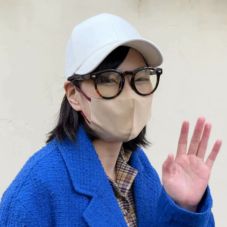 #203【RIEKO 25歳】
今回ストリートスナップに協力してくれたのは、ブルーのコートがオシャレなRIEKOちゃん