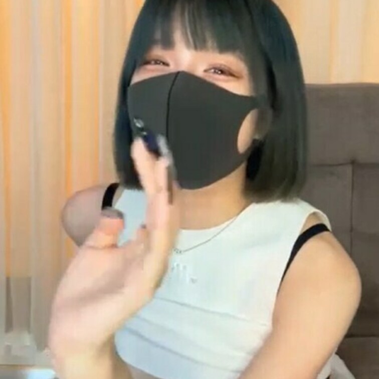 【みれい 20 歳】

みれいさんのライブ配信動画です
生配信 だと、1 回の有料配信を視聴すると、おおよそ平均 