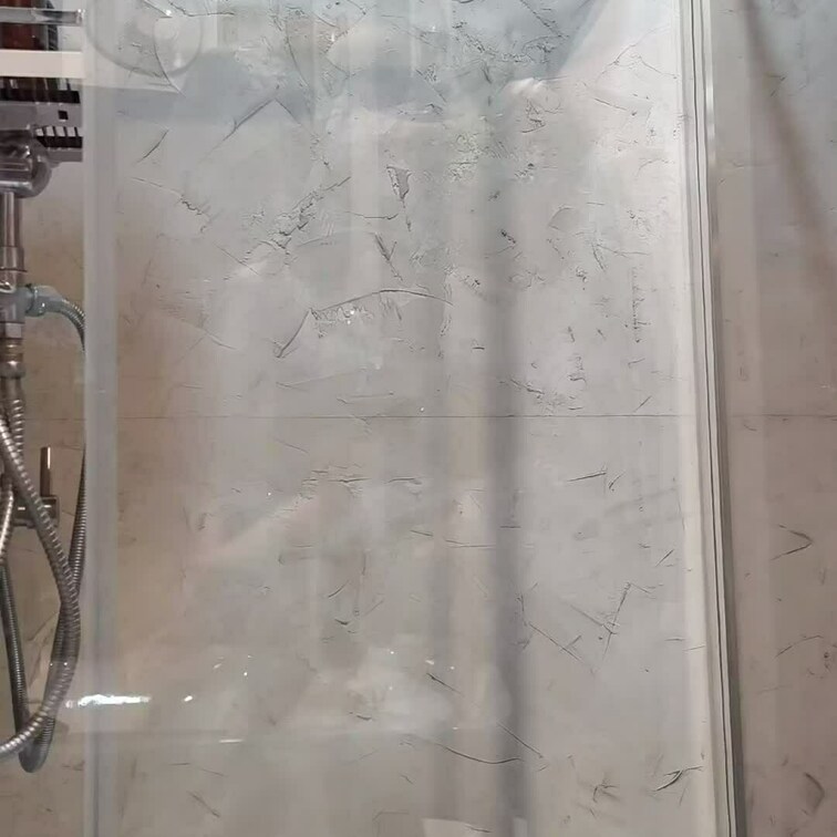 めちゃ狭いシャワールーム笑