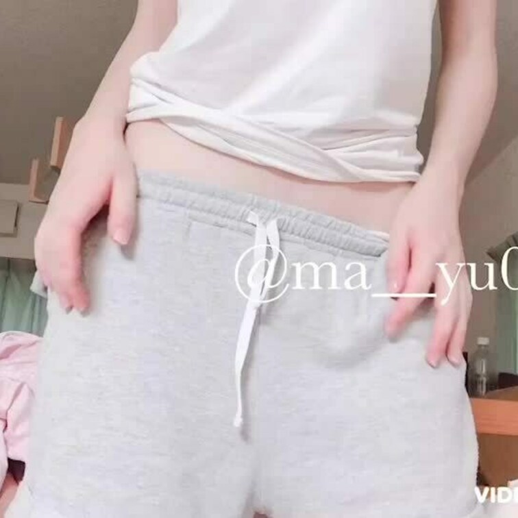 ドアップ膝立ち、モザイク薄め
おもちゃ入れてガクガクしてます、モザイク薄くて見えちゃう、🙈