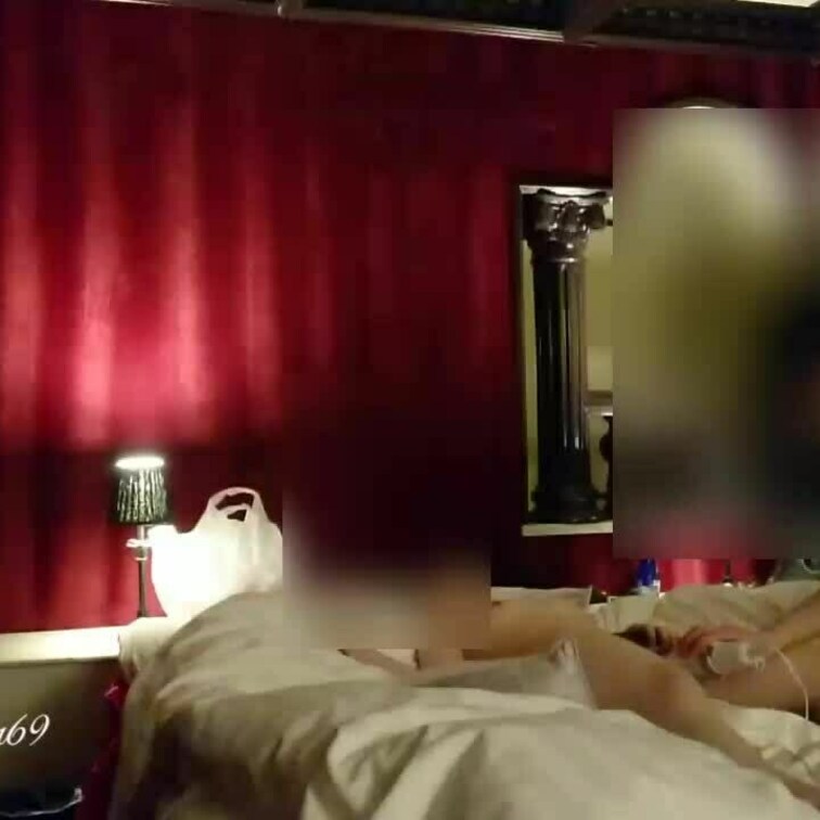 意外と余裕な電マ　いい香りの美女３
ミニ電マでも余裕みたいだから大きいのを当ててみましょうか。かなり大きな皮に覆われて