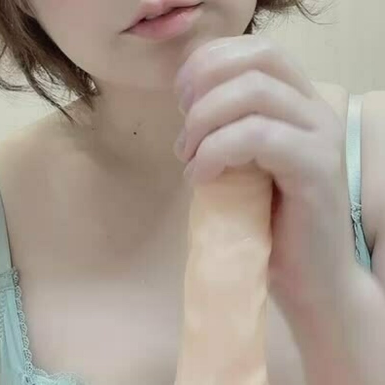 手コキ動画だよ︎🫶🏻
言葉責め？の声も入ってるから
オカズにおすすめだよ♡