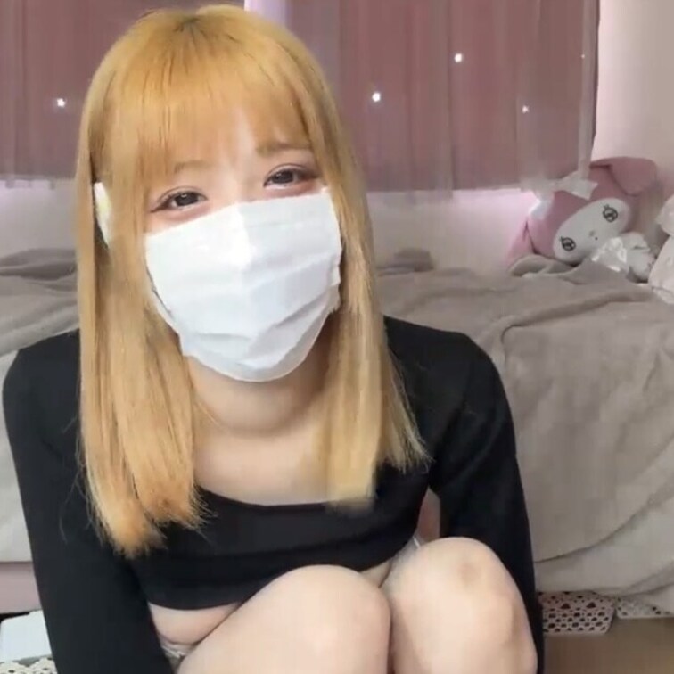 【みれい 20 歳】

みれいさんのライブ配信動画です
生ライブ配信だと、1 回の有料配信を視聴すると、おおよそ平