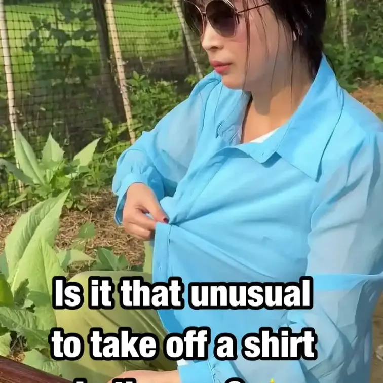 鍬を振り上げたまま止まってましたね、まるで時間が止まったみたいに😂