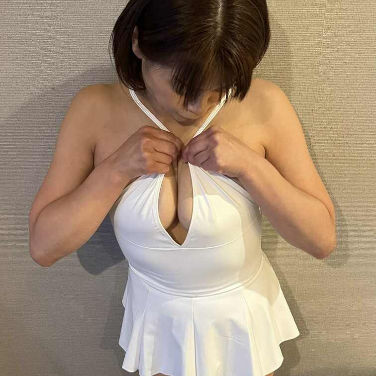 胸の谷間、、お好きですかぁ。。。