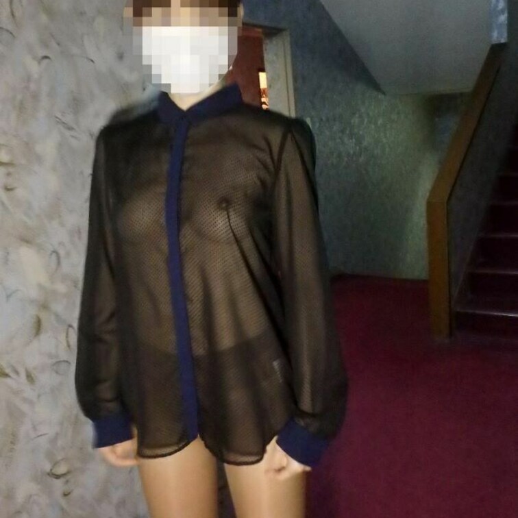 皆さんご存じのSMの館での「挨拶回り」？の画像です。スリッパ挟んであるとやっぱりの覗きたくなりますよね？(笑)